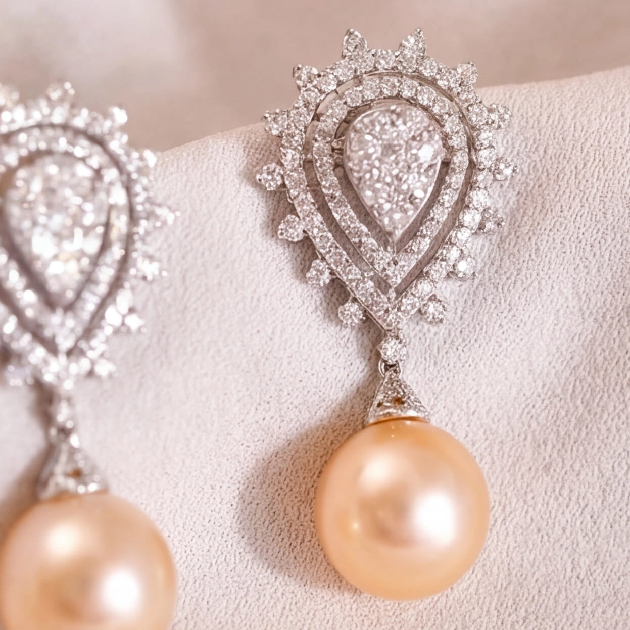 Donna Pearl Earring