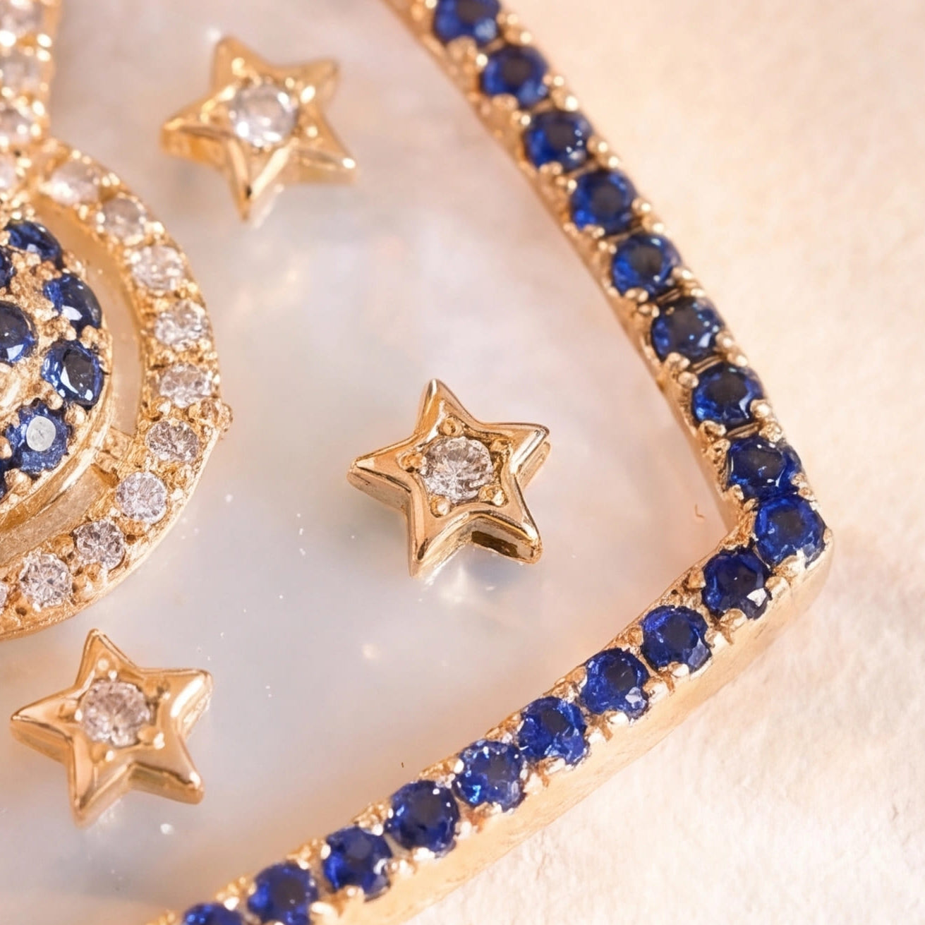 Sun N Moon Pendant (Blue Sapphire) (14k Gold)