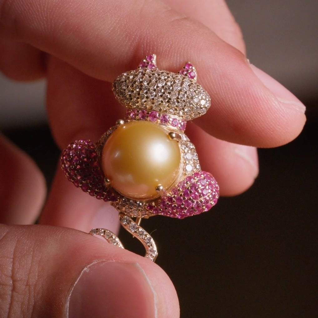 Regal Cat Brooch
