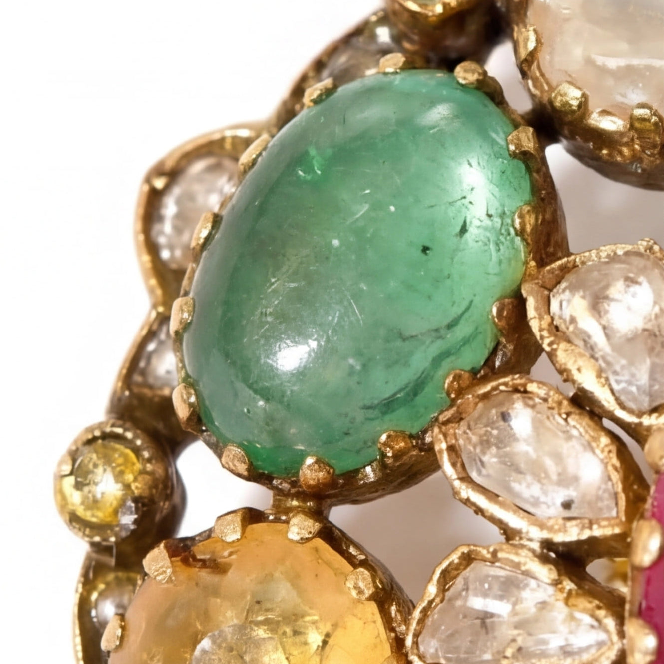 Ratna studs
