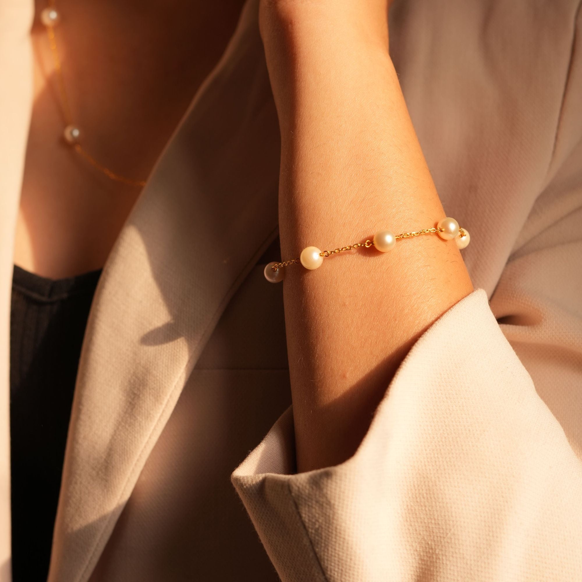 Elegant Round Pearl Bracelet (22k Gold) (7 Inches)