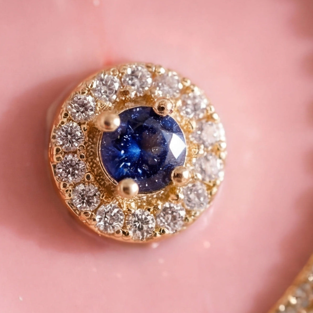 Queen Pendant (Blue Sapphire) (14k Gold)