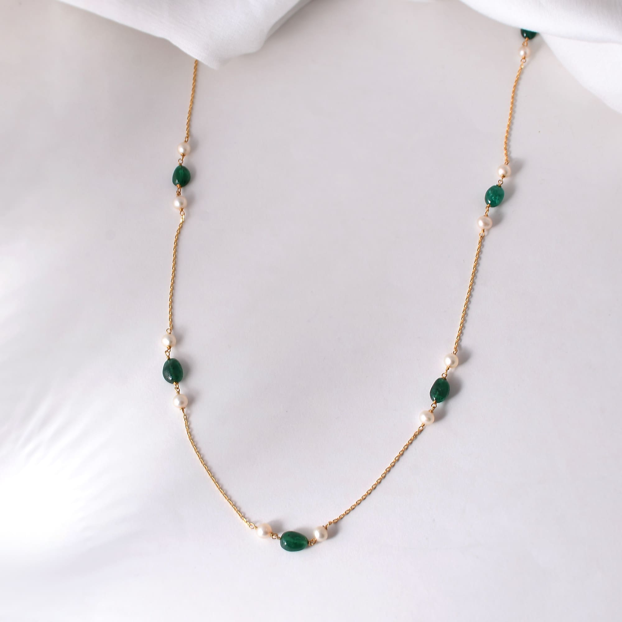 Classy Emerald Pearl Chain (22k Gold)