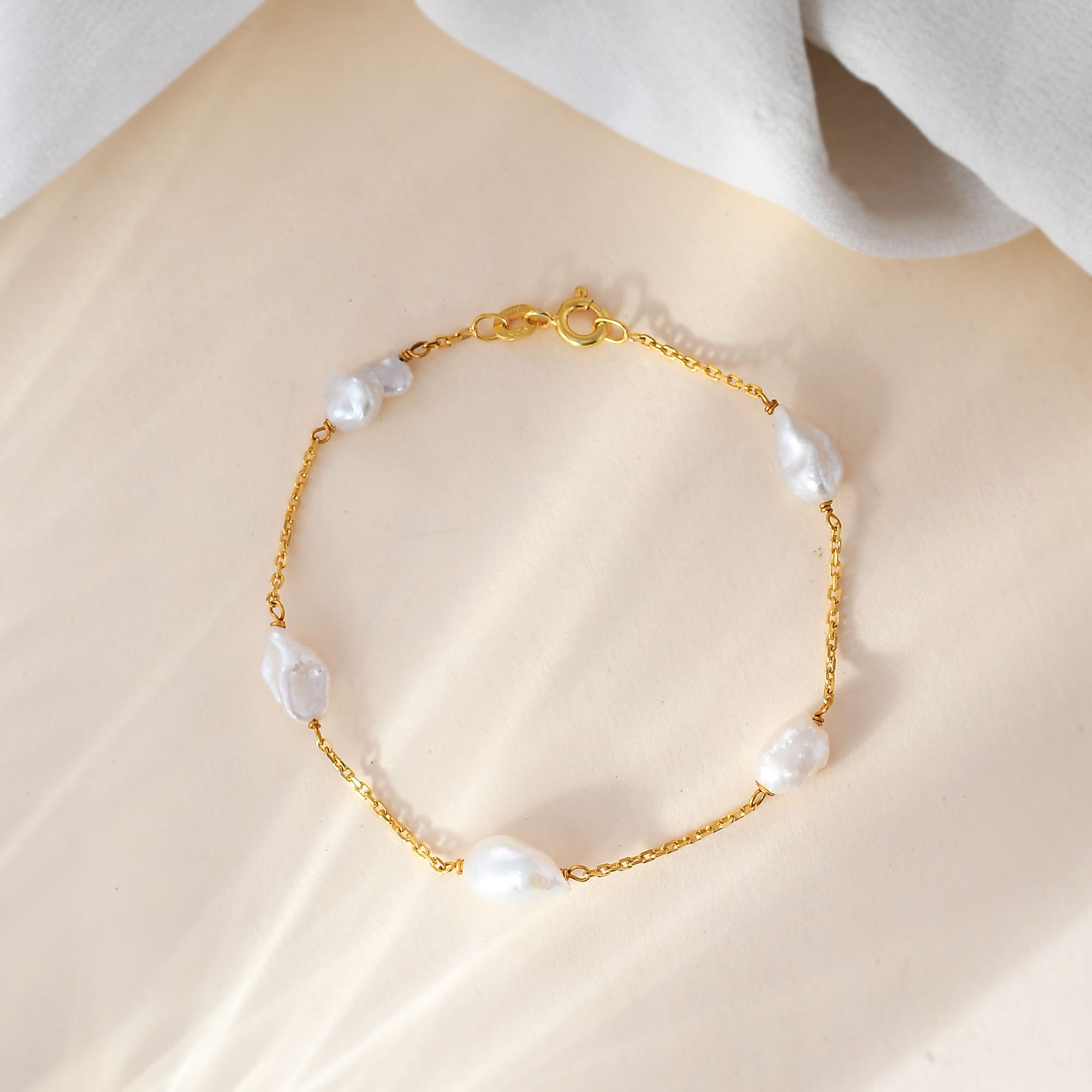 Classical Baroque Pearl Braclet (22k Gold) (7 Inches)