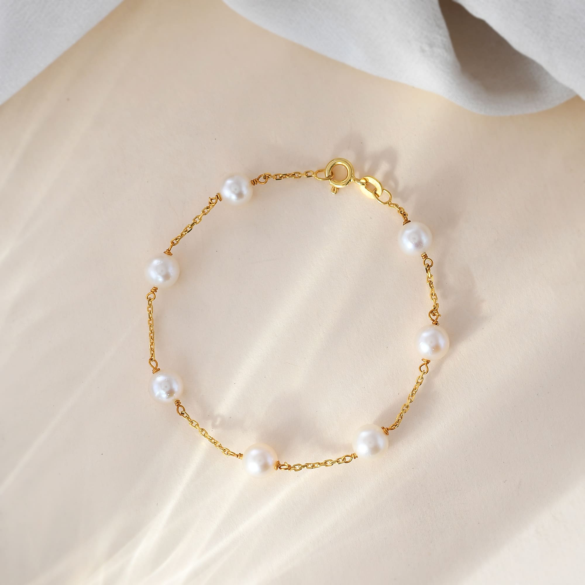 Elegant Round Pearl Bracelet (22k Gold) (7 Inches)