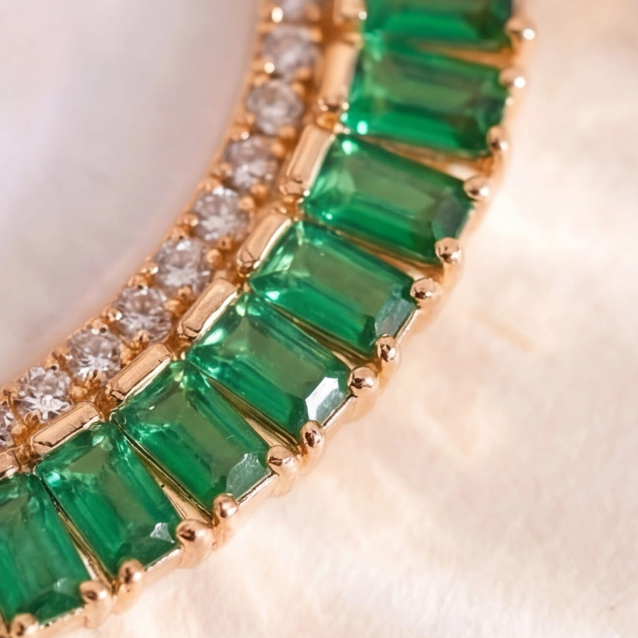 Queen Pendant (Emerald) (14k Gold)