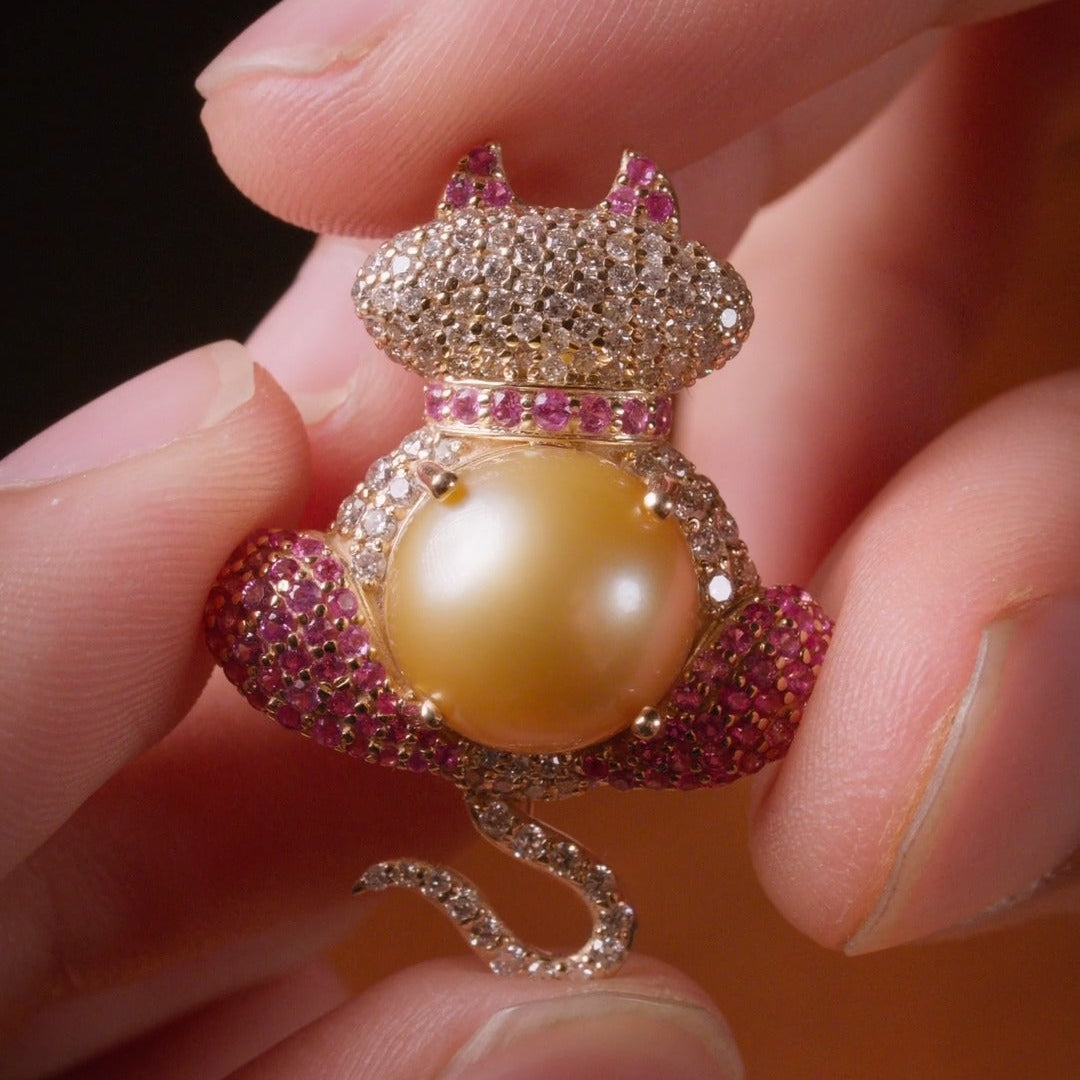 Regal Cat Brooch