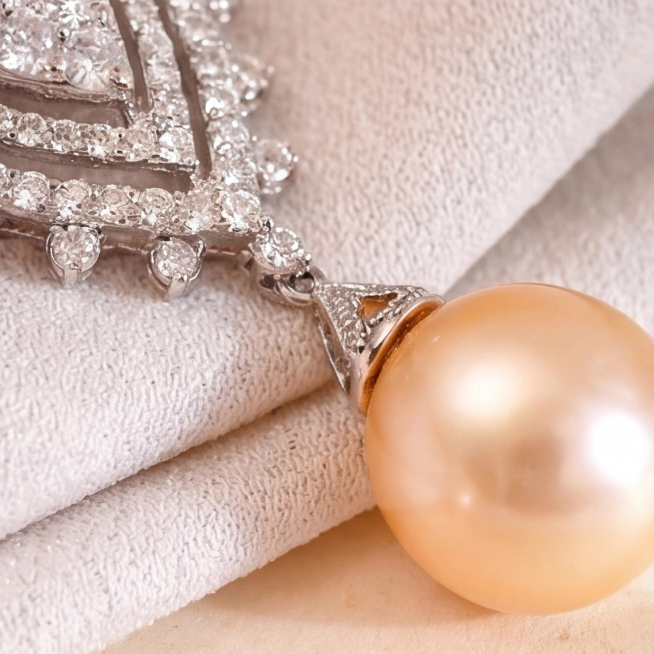 Donna Pearl Earring